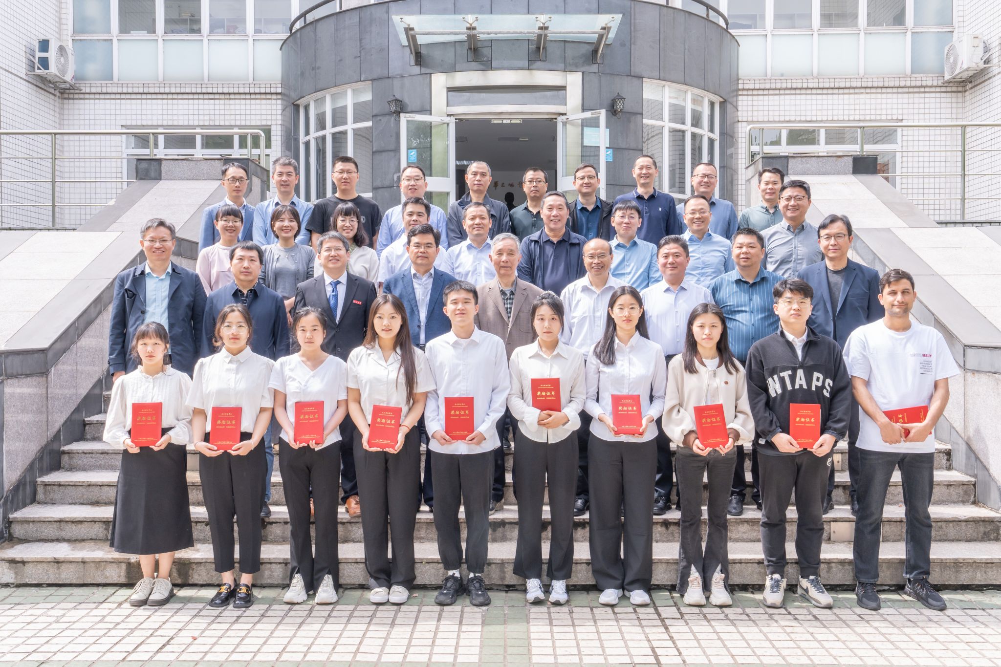 2024年度英国上市365“杰文奖助学金”颁奖...